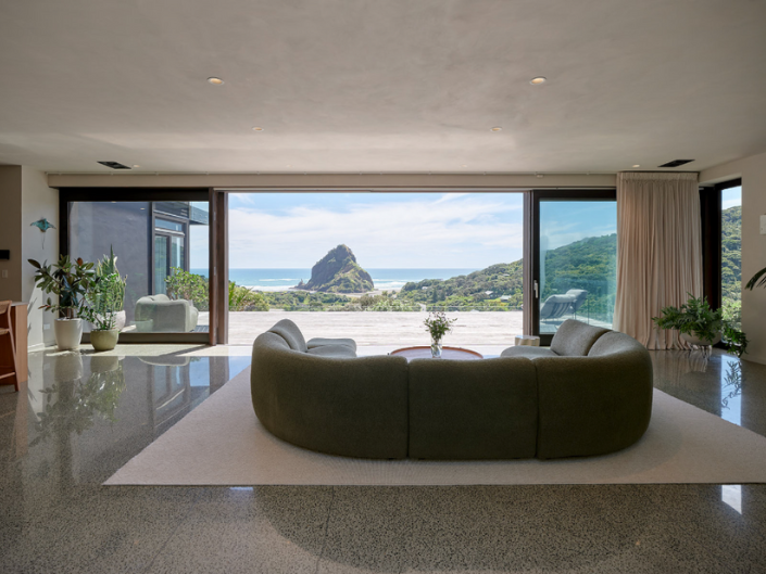 The Louises of Piha