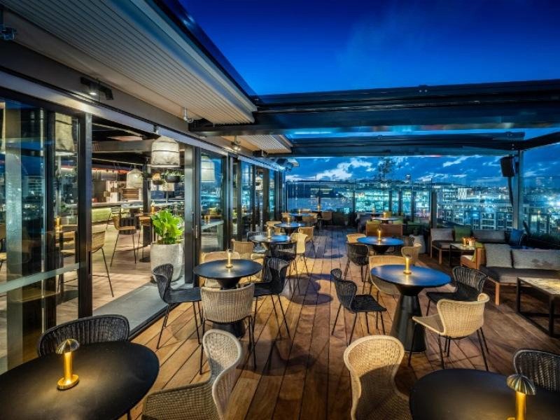 STRIKING VIADUCT ROOFTOP VENUE