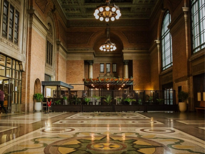 Platform 8 Restaurant Bar